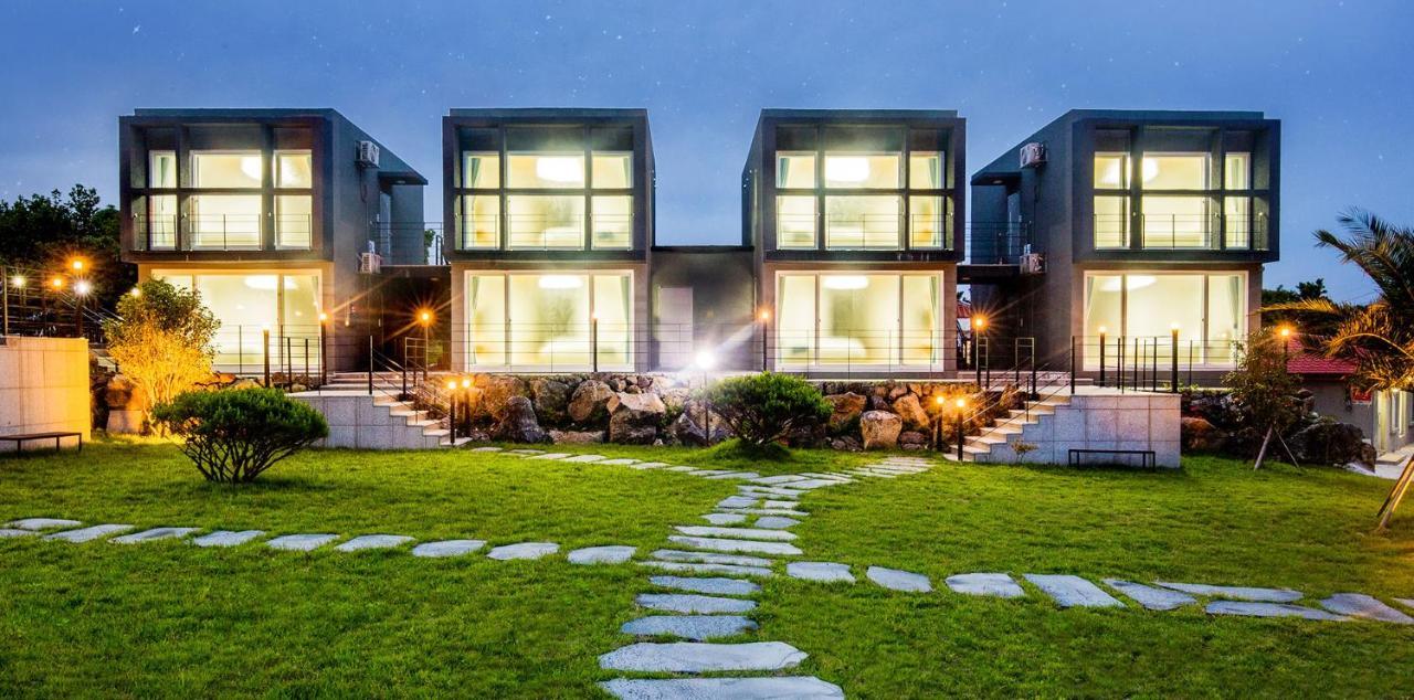 Donnaeko Pension Seogwipo Exterior photo